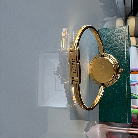 Gucci Women's Gold Watch with Colorful Interchangeable Bezels - Picture 4 of 6